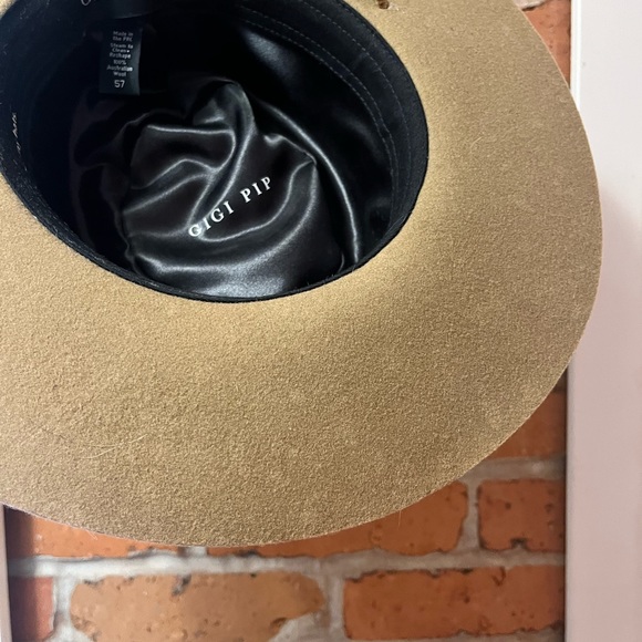 Gigi Pip Flat Brim Hat - Picture 4 of 6